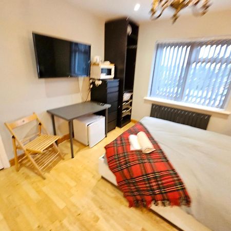 Beautiful Guest Rooms, Free Parking, 30Min Heathrow, 40Min Wembley, 60Min Central London Greenford  Exteriör bild