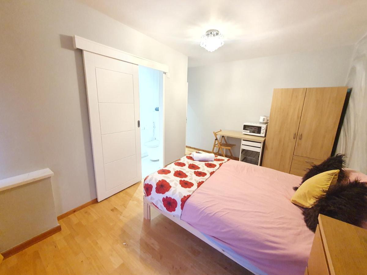 Beautiful Guest Rooms, Free Parking, 30Min Heathrow, 40Min Wembley, 60Min Central London Greenford  Exteriör bild