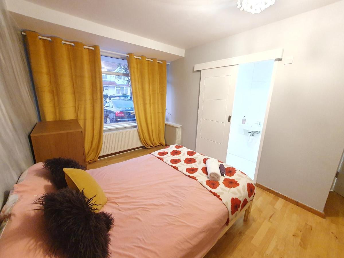 Beautiful Guest Rooms, Free Parking, 30Min Heathrow, 40Min Wembley, 60Min Central London Greenford  Exteriör bild