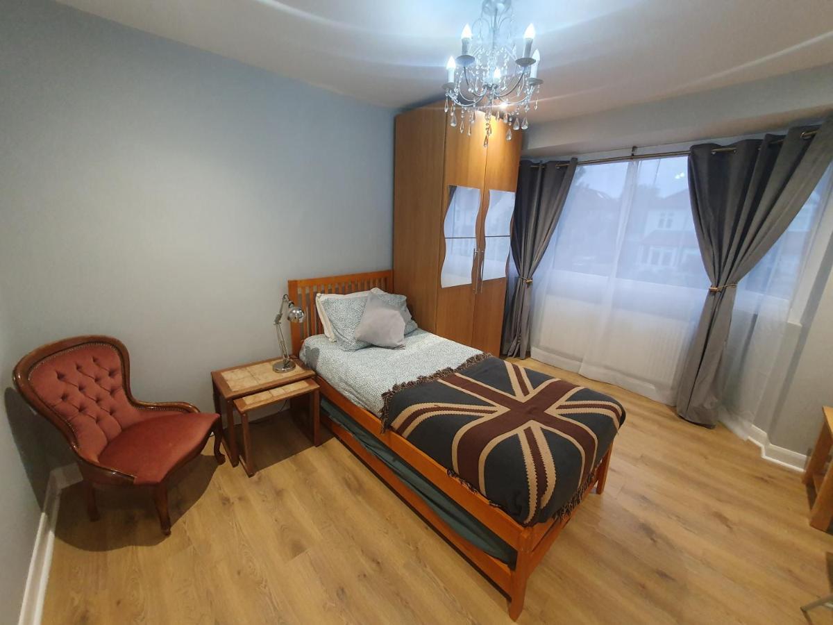Beautiful Guest Rooms, Free Parking, 30Min Heathrow, 40Min Wembley, 60Min Central London Greenford  Exteriör bild